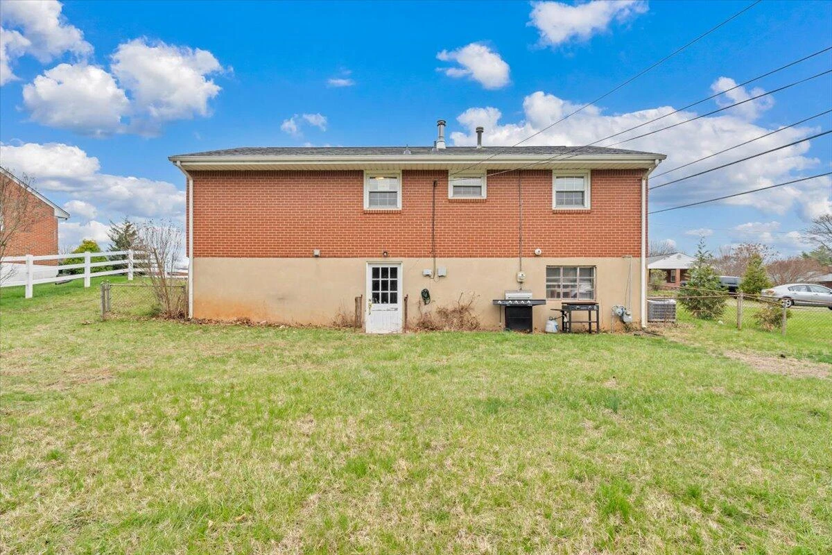 5907 Darby RD - Photo 28