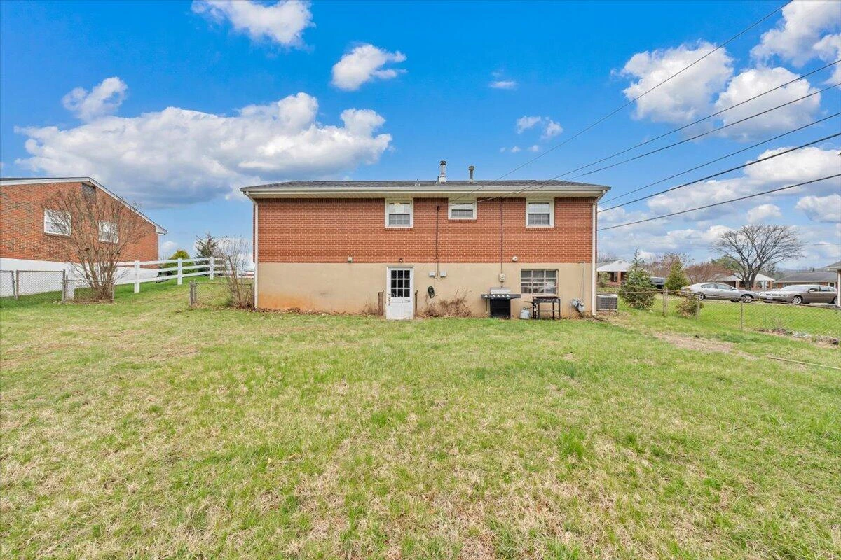 5907 Darby RD - Photo 29