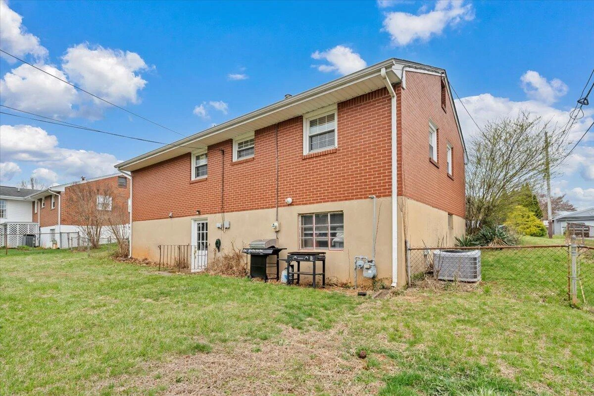 5907 Darby RD - Photo 32