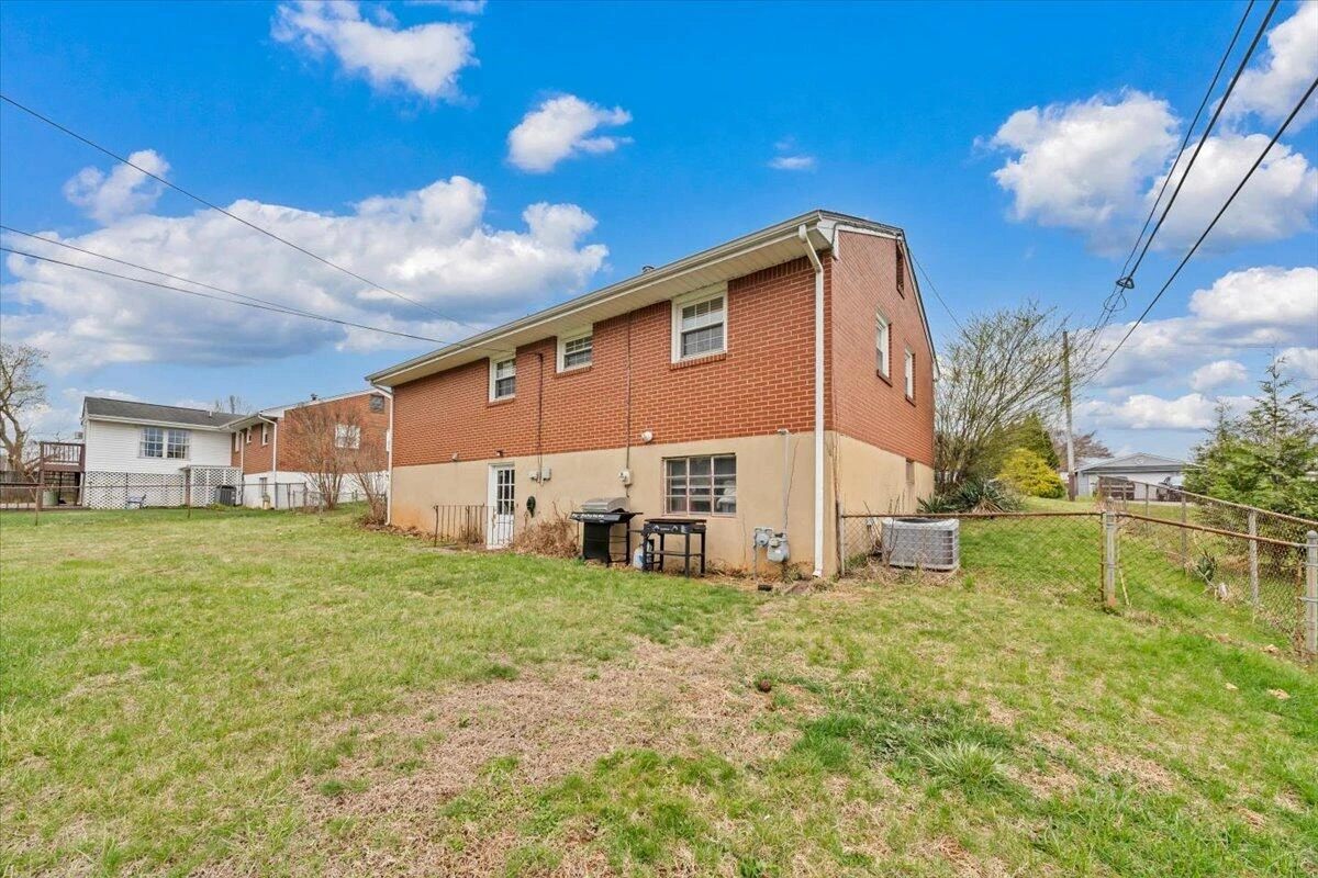 5907 Darby RD - Photo 33
