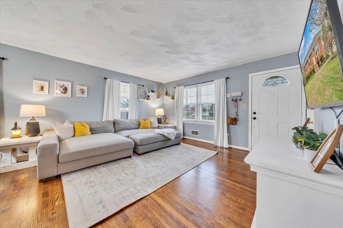 5907 Darby RD - Photo 4