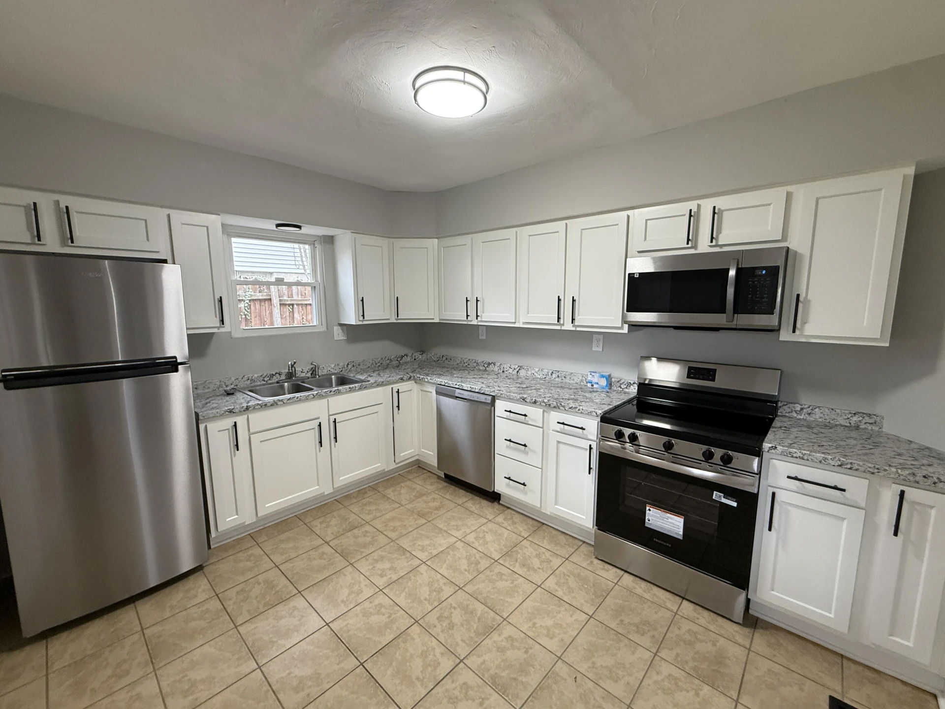 1021 Pechin AVE SE - Photo 12