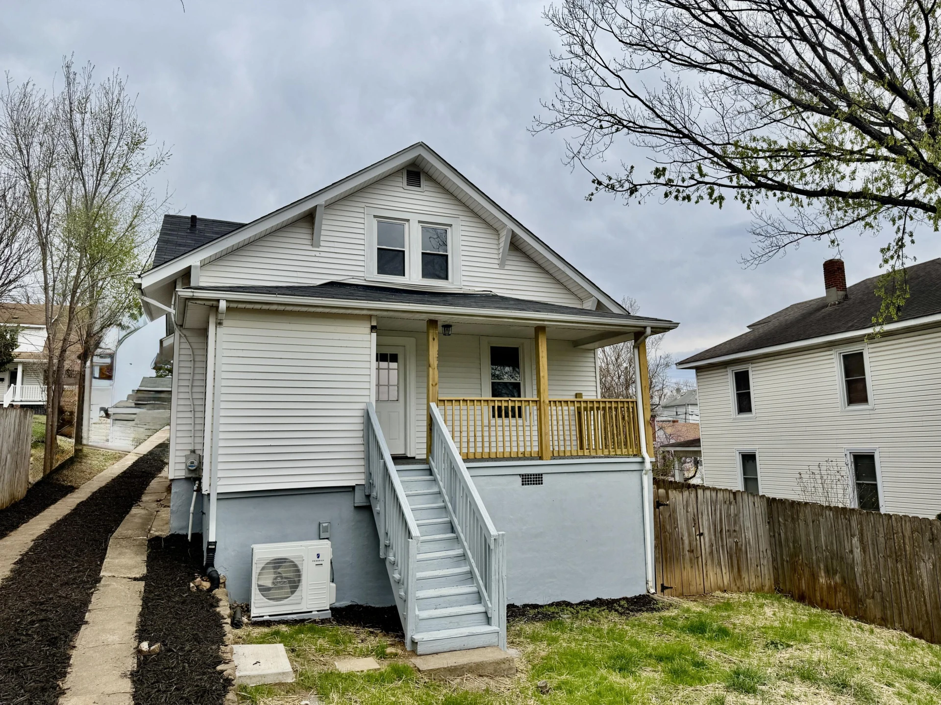 1021 Pechin AVE SE - Photo 4