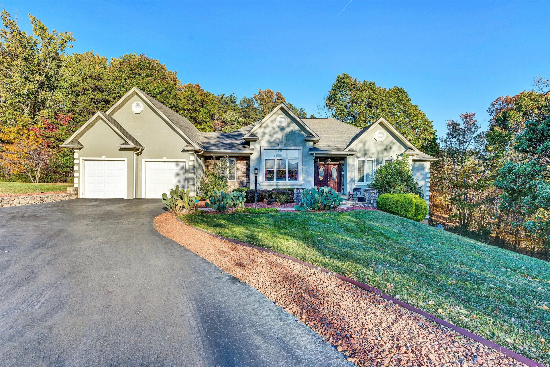 1721 Walden CIR - Photo 2