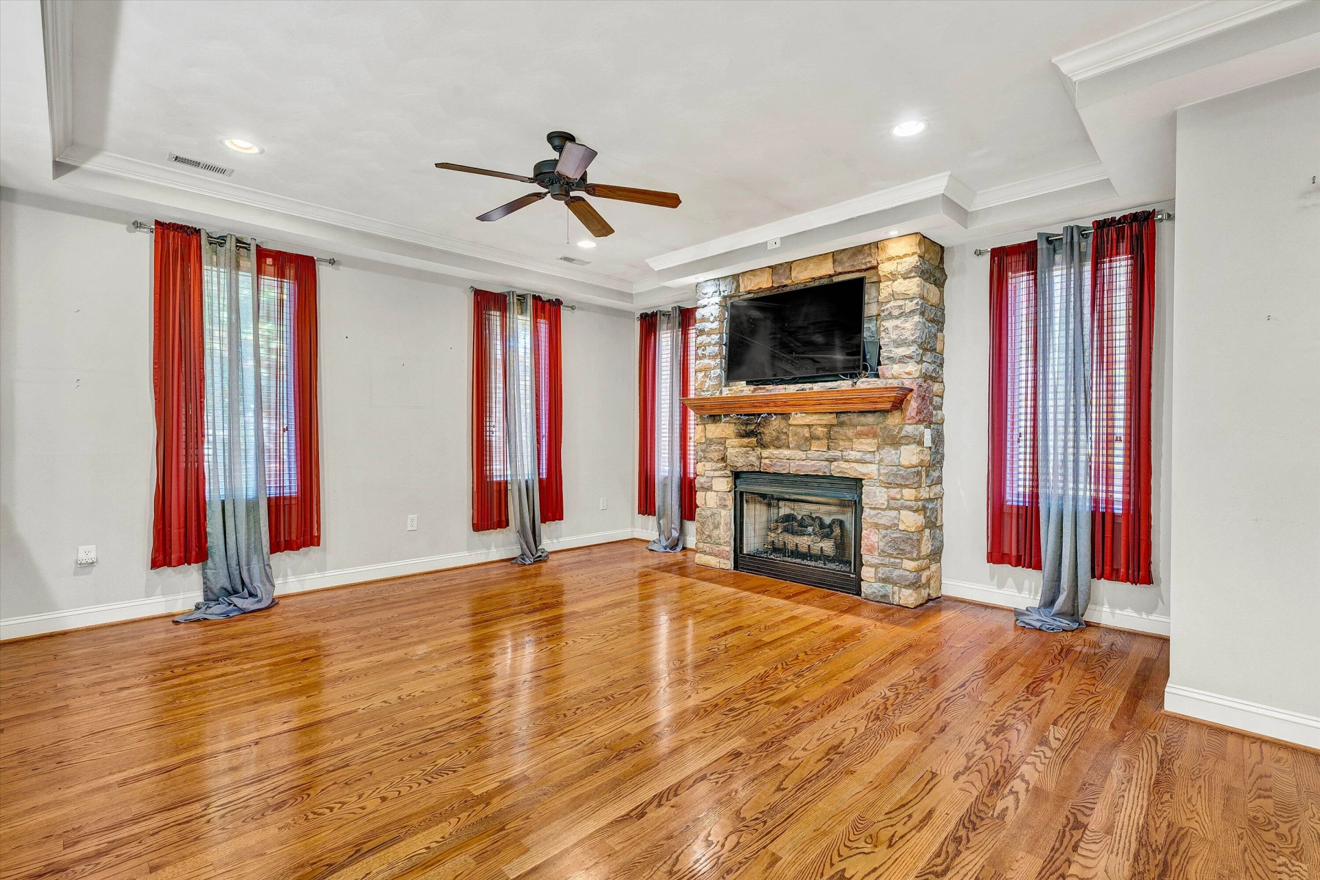 1721 Walden CIR - Photo 23