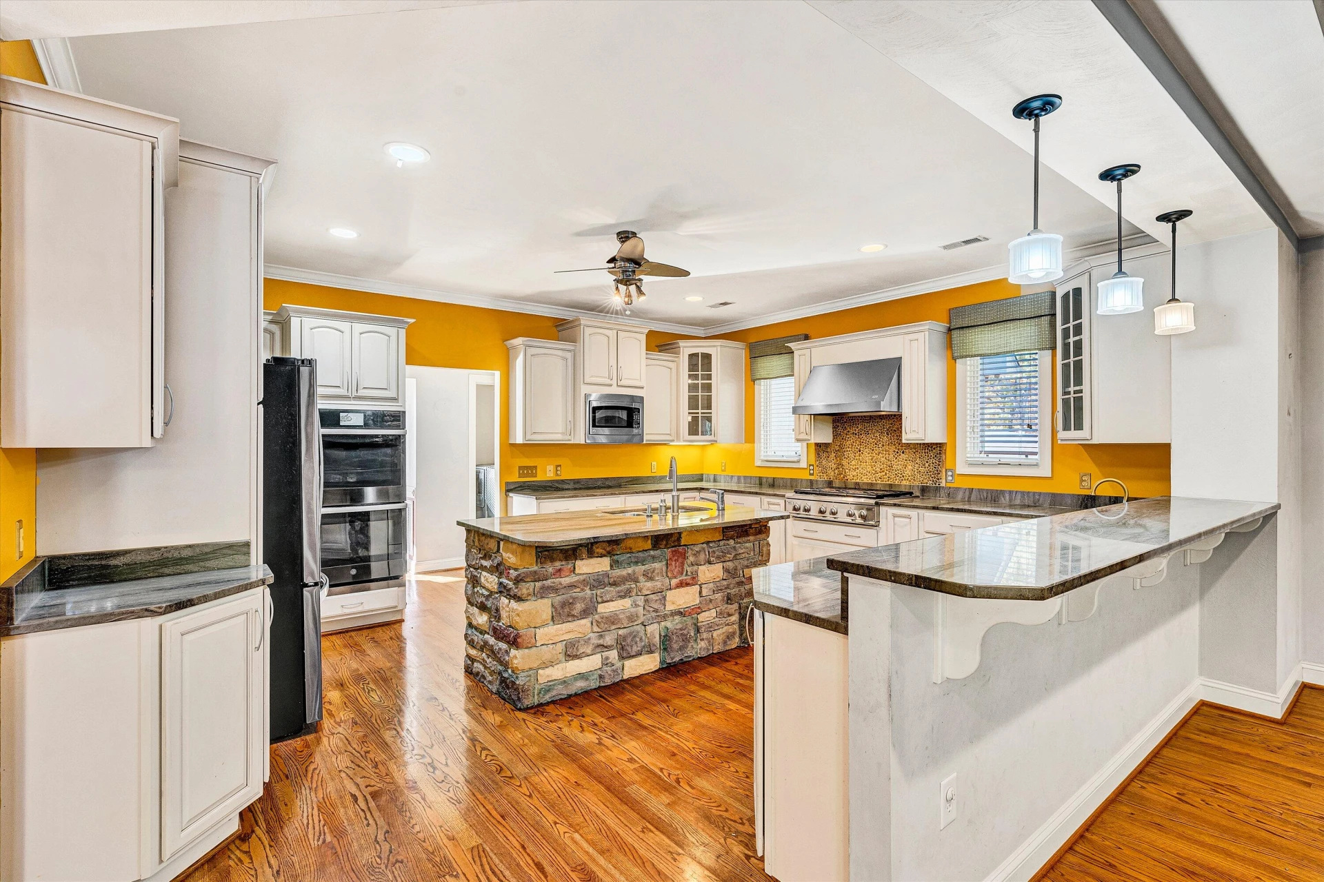 1721 Walden CIR - Photo 26