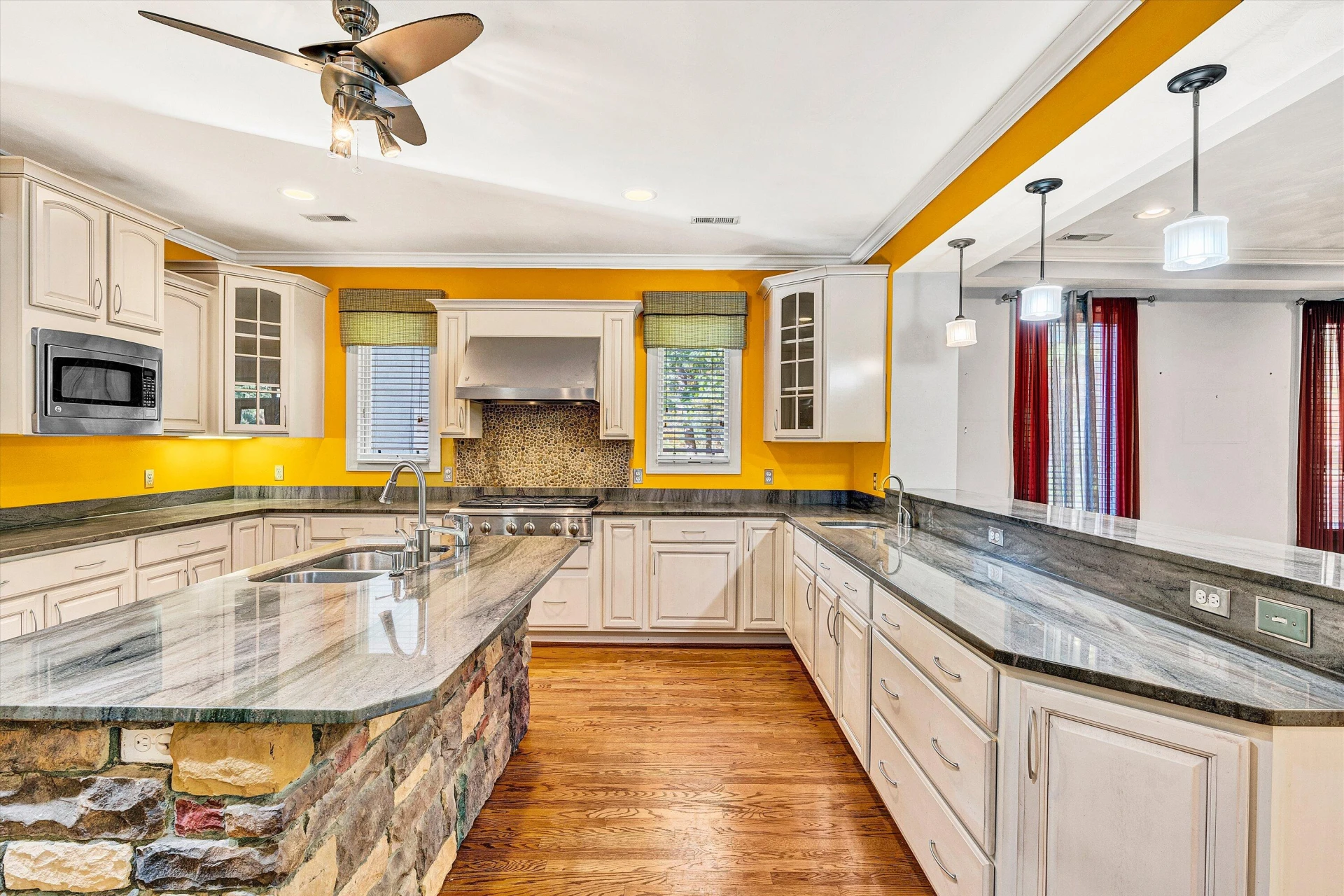 1721 Walden CIR - Photo 27