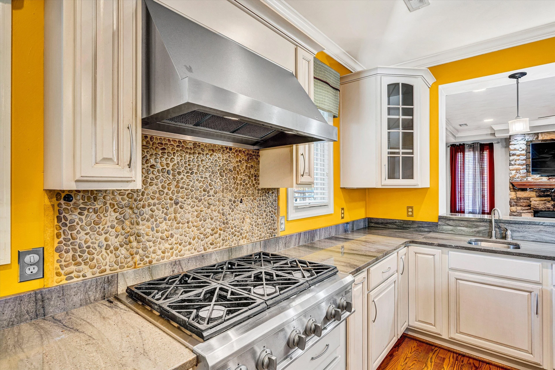1721 Walden CIR - Photo 29