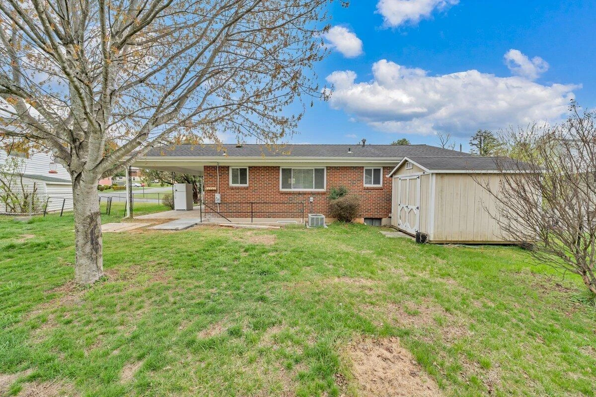 3807 Troutland AVE NW - Photo 31
