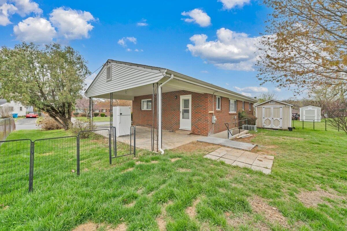 3807 Troutland AVE NW - Photo 32