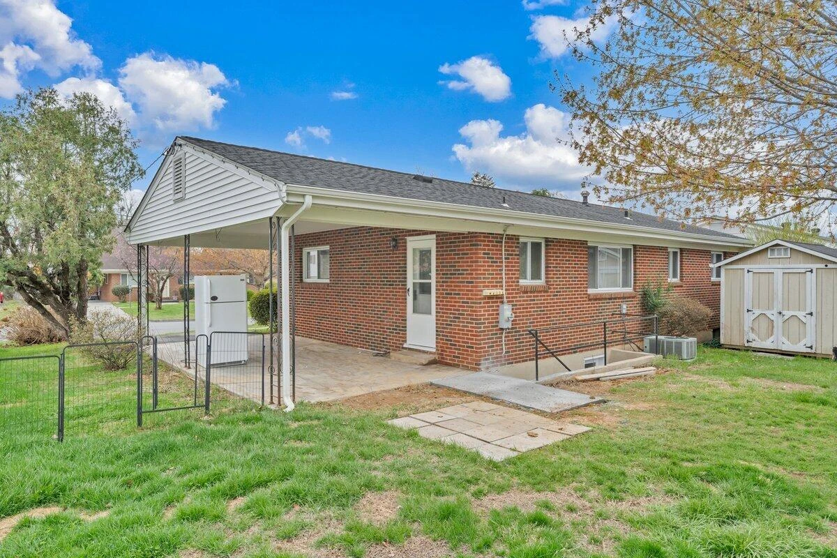 3807 Troutland AVE NW - Photo 34