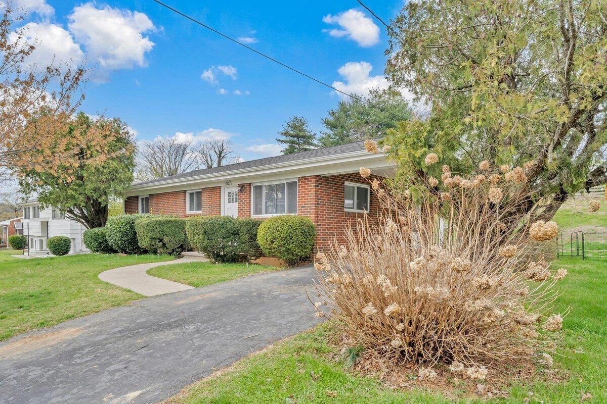 3807 Troutland AVE NW - Photo 36