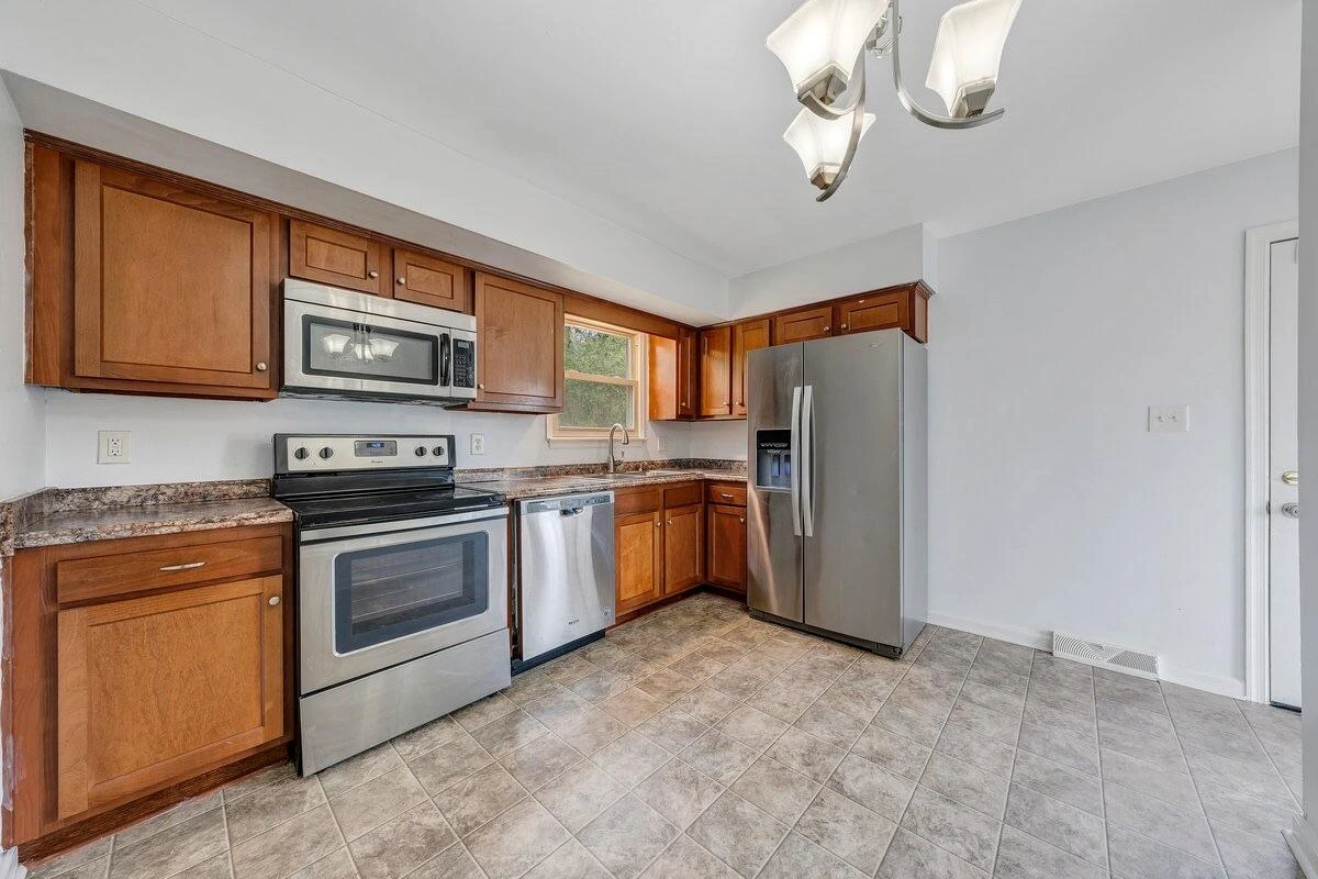 756 Kenyon RD - Photo 10