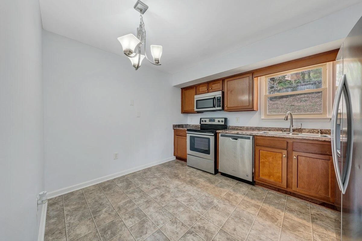 756 Kenyon RD - Photo 11