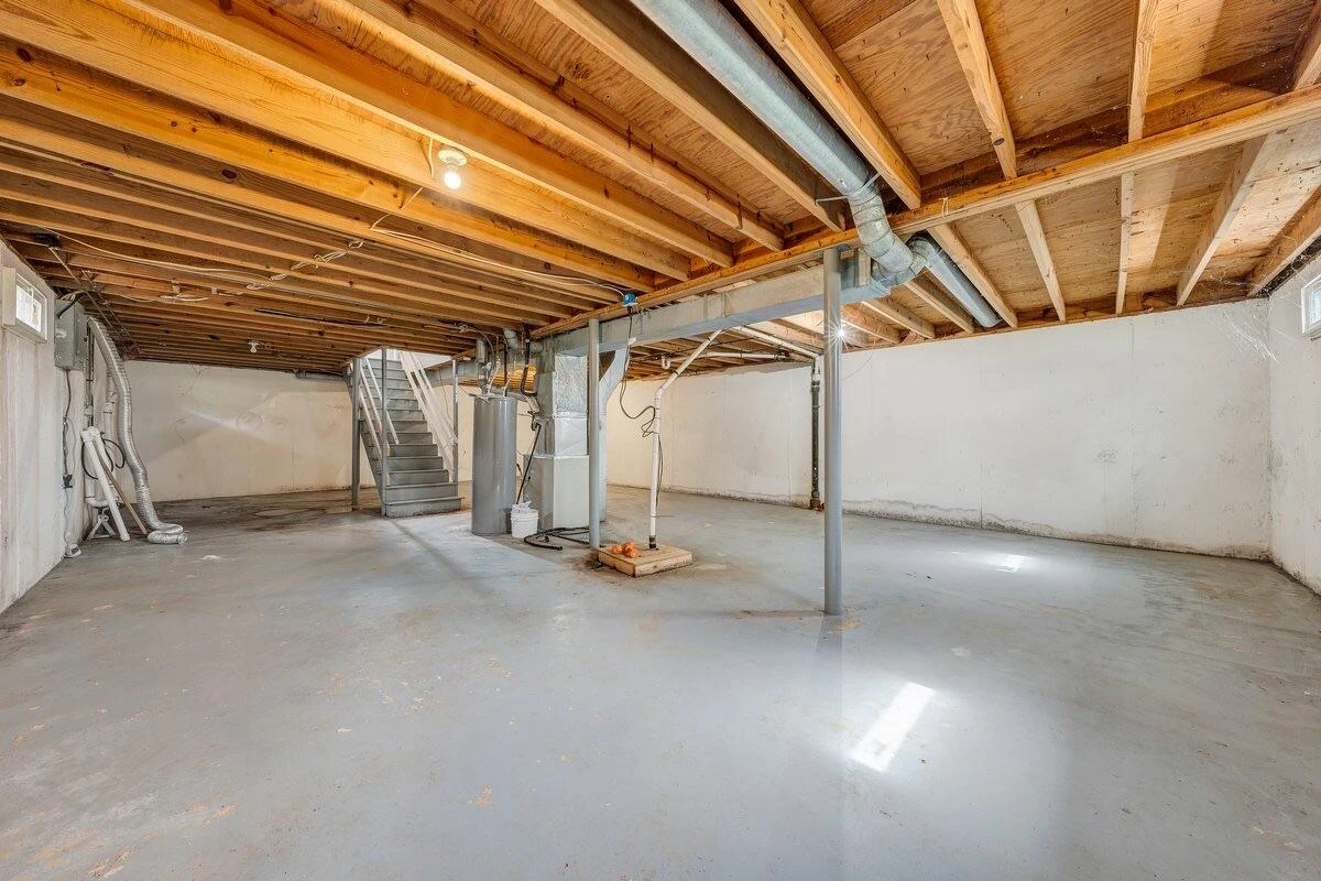 756 Kenyon RD - Photo 15