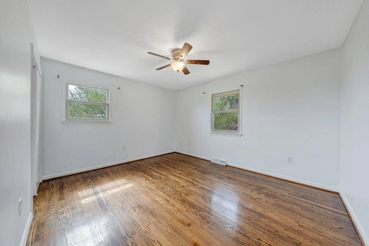 756 Kenyon RD - Photo 5