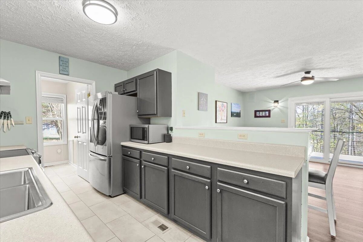 290 Dodee LN - Photo 12