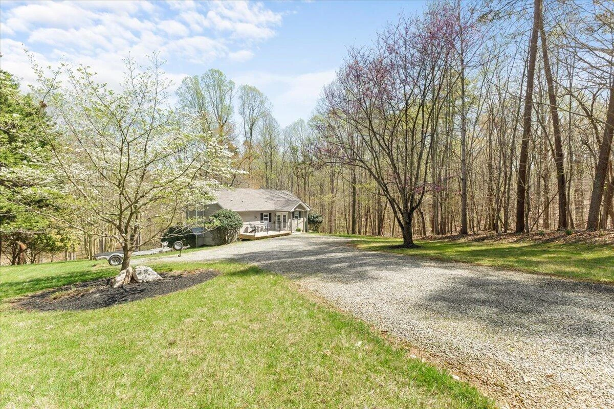 290 Dodee LN - Photo 5