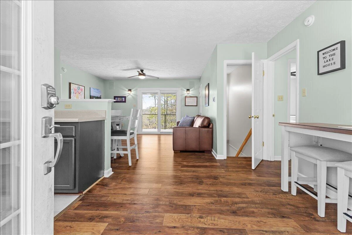 290 Dodee LN - Photo 9