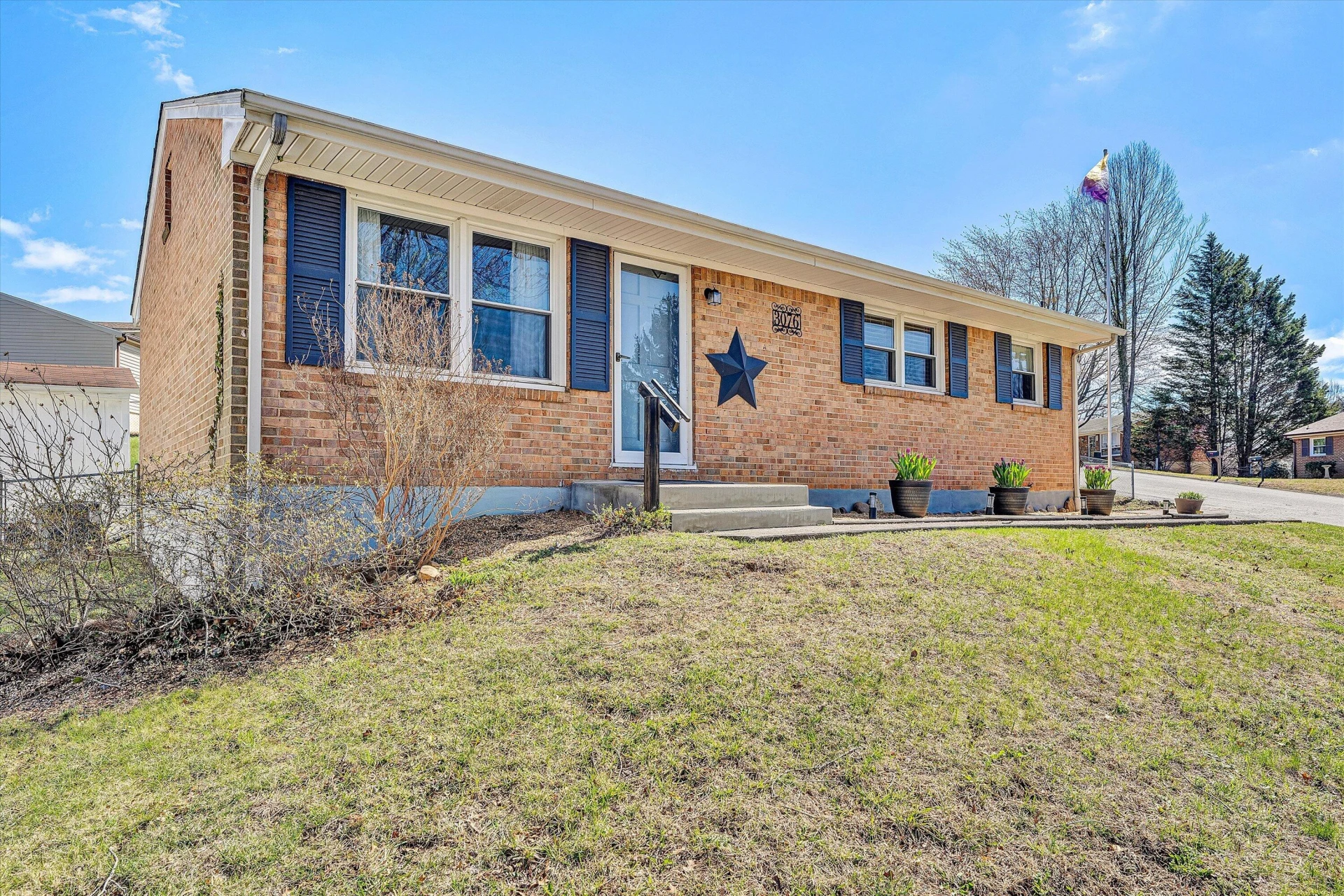 3076 Pebble DR - Photo 4