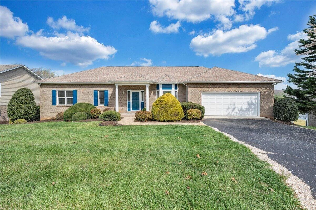 1114 8Th Fairway LN