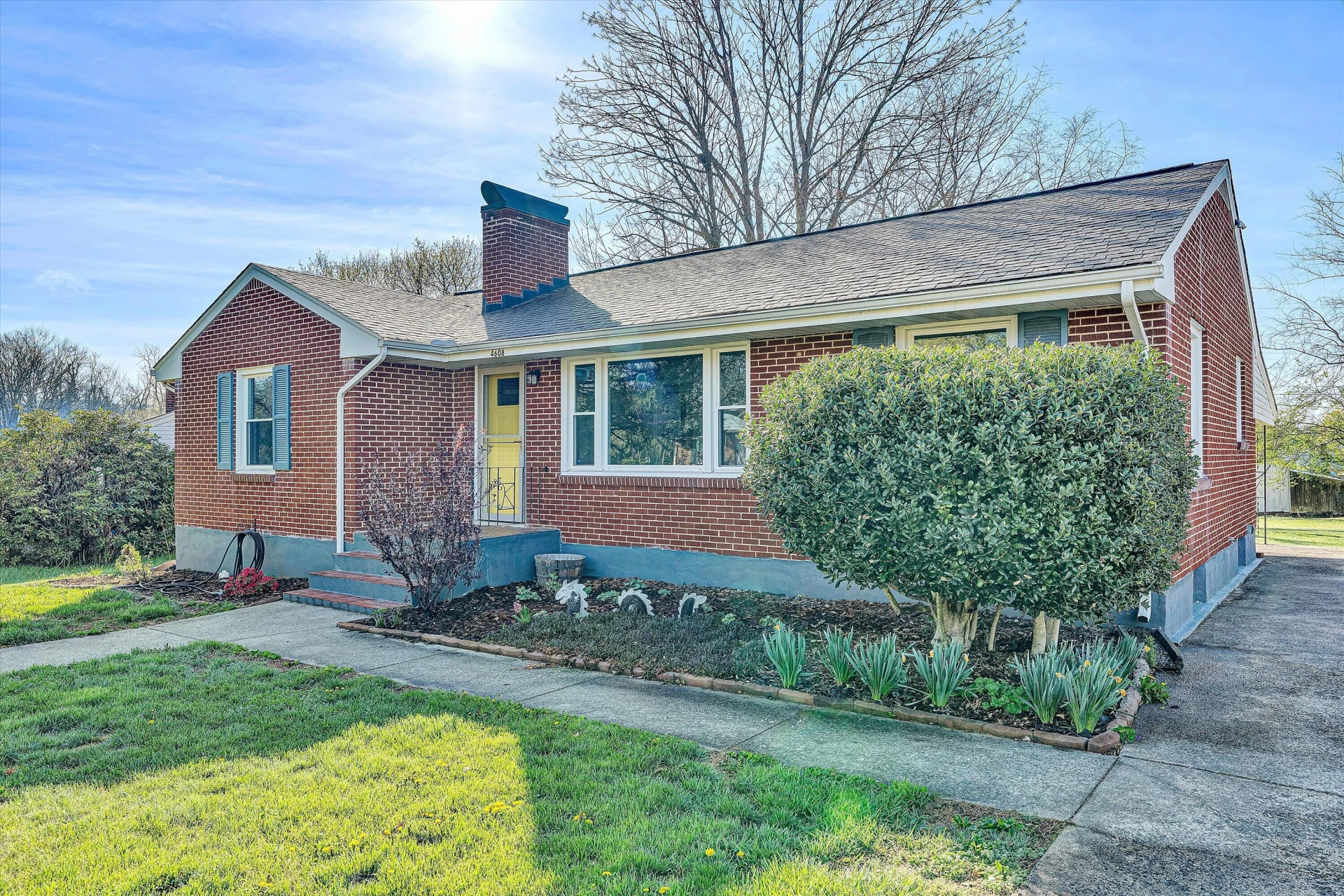 4608 Elva RD NW - Photo 2