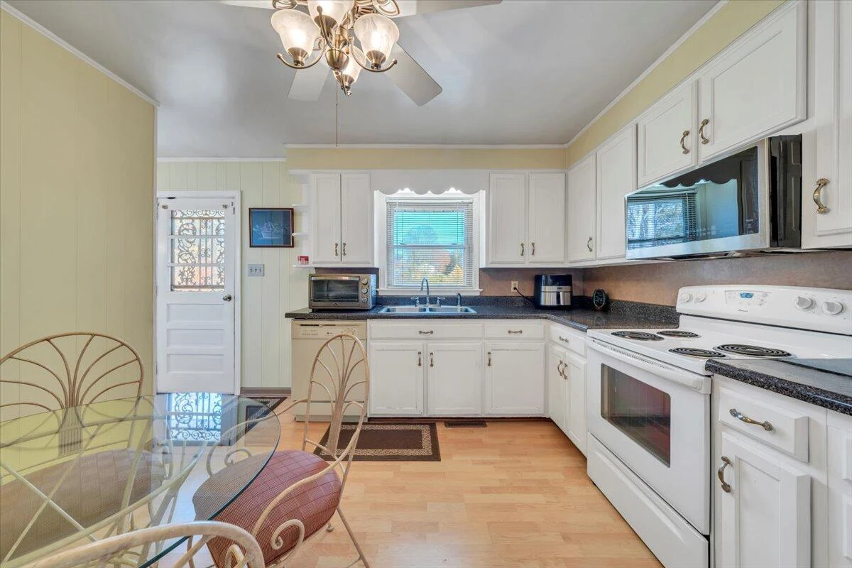 601 Fifth ST - Photo 11