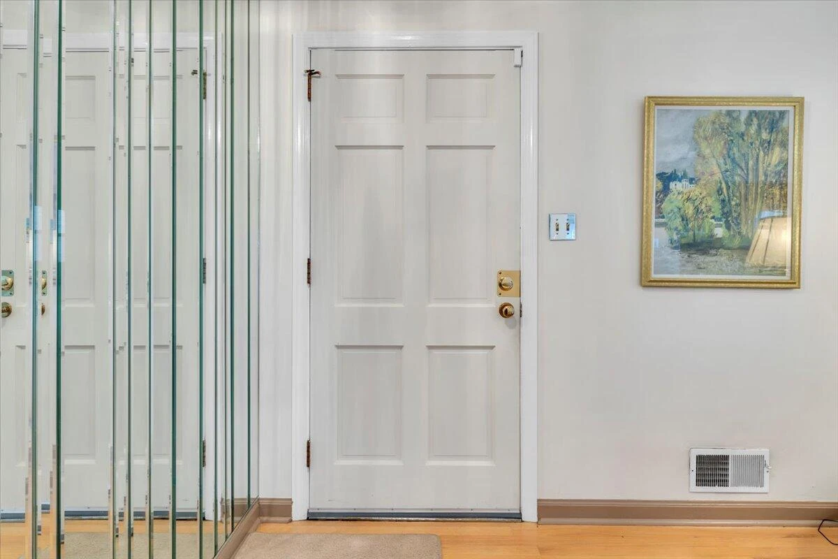 601 Fifth ST - Photo 2