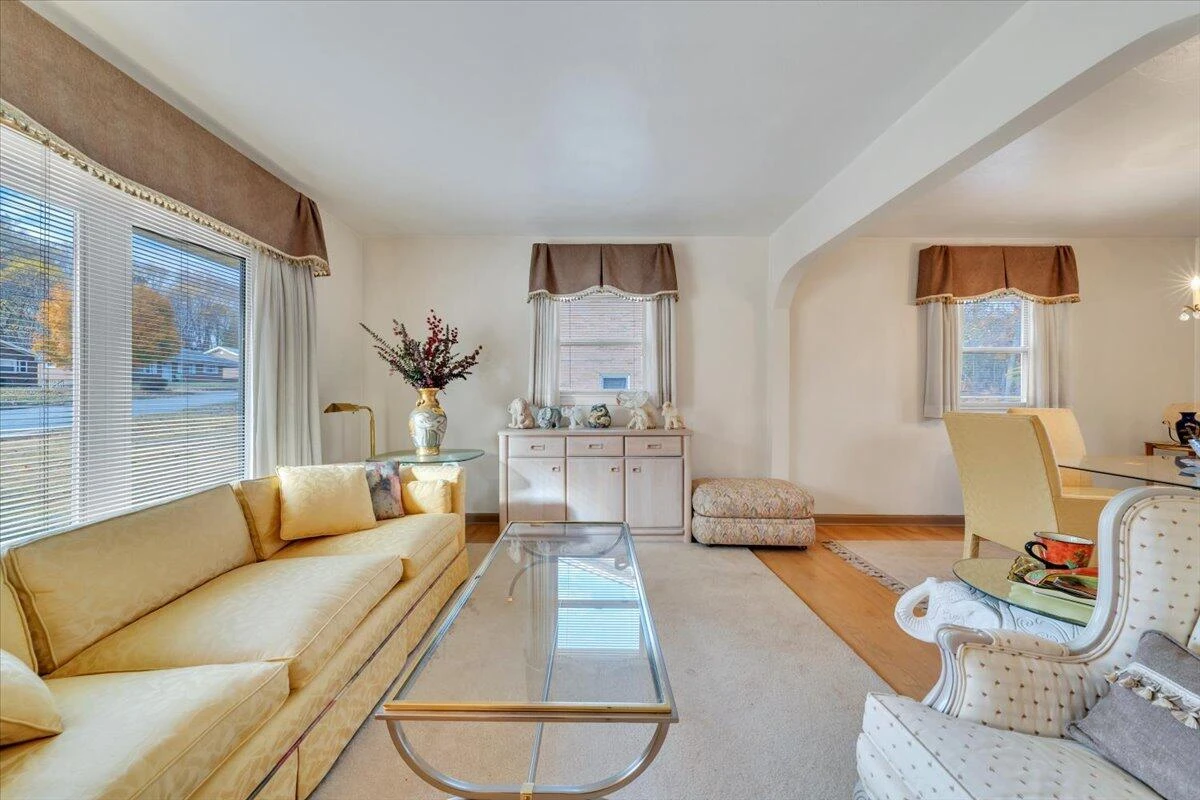 601 Fifth ST - Photo 4
