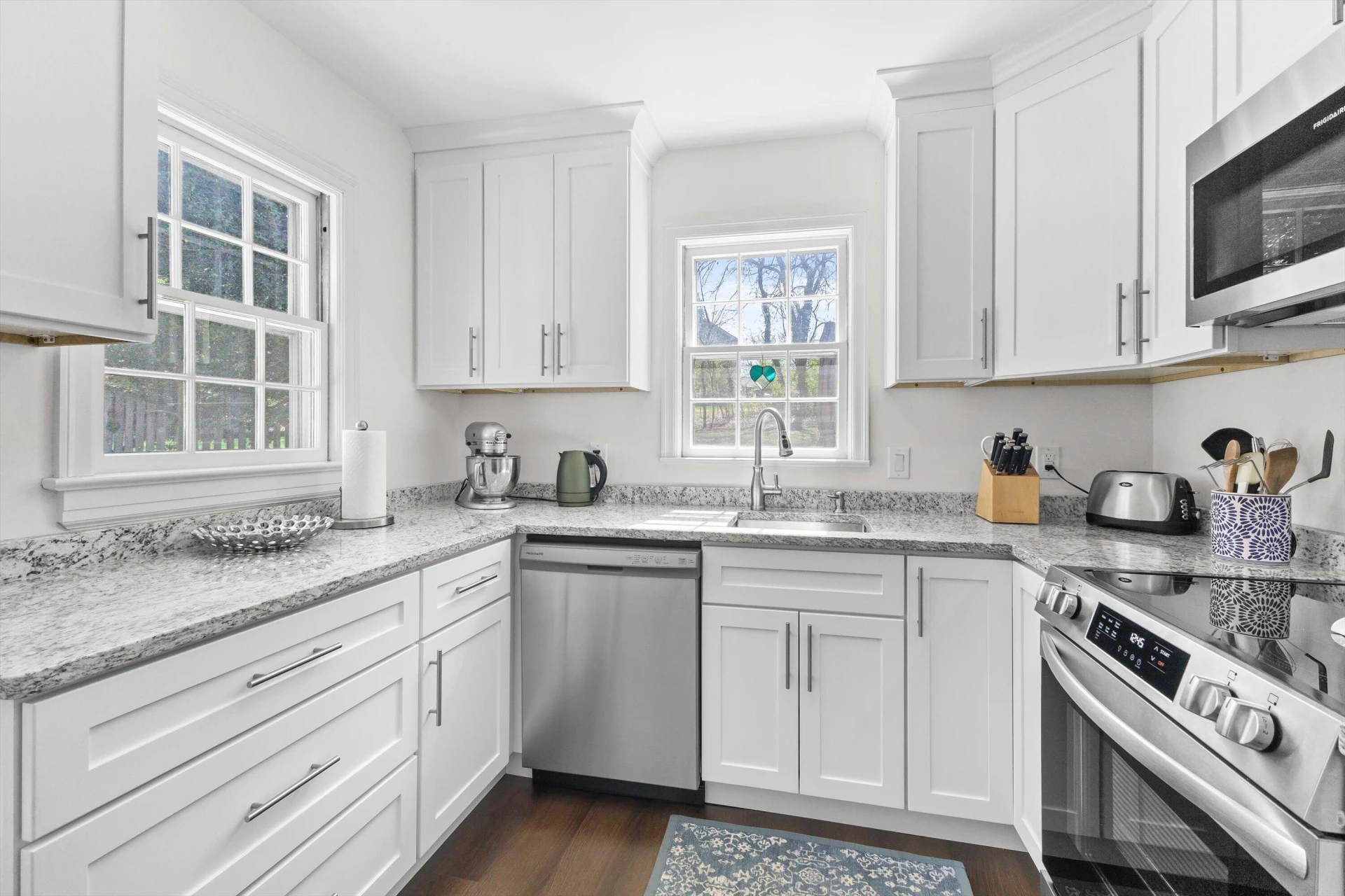 2650 Laburnum AVE SW - Photo 11
