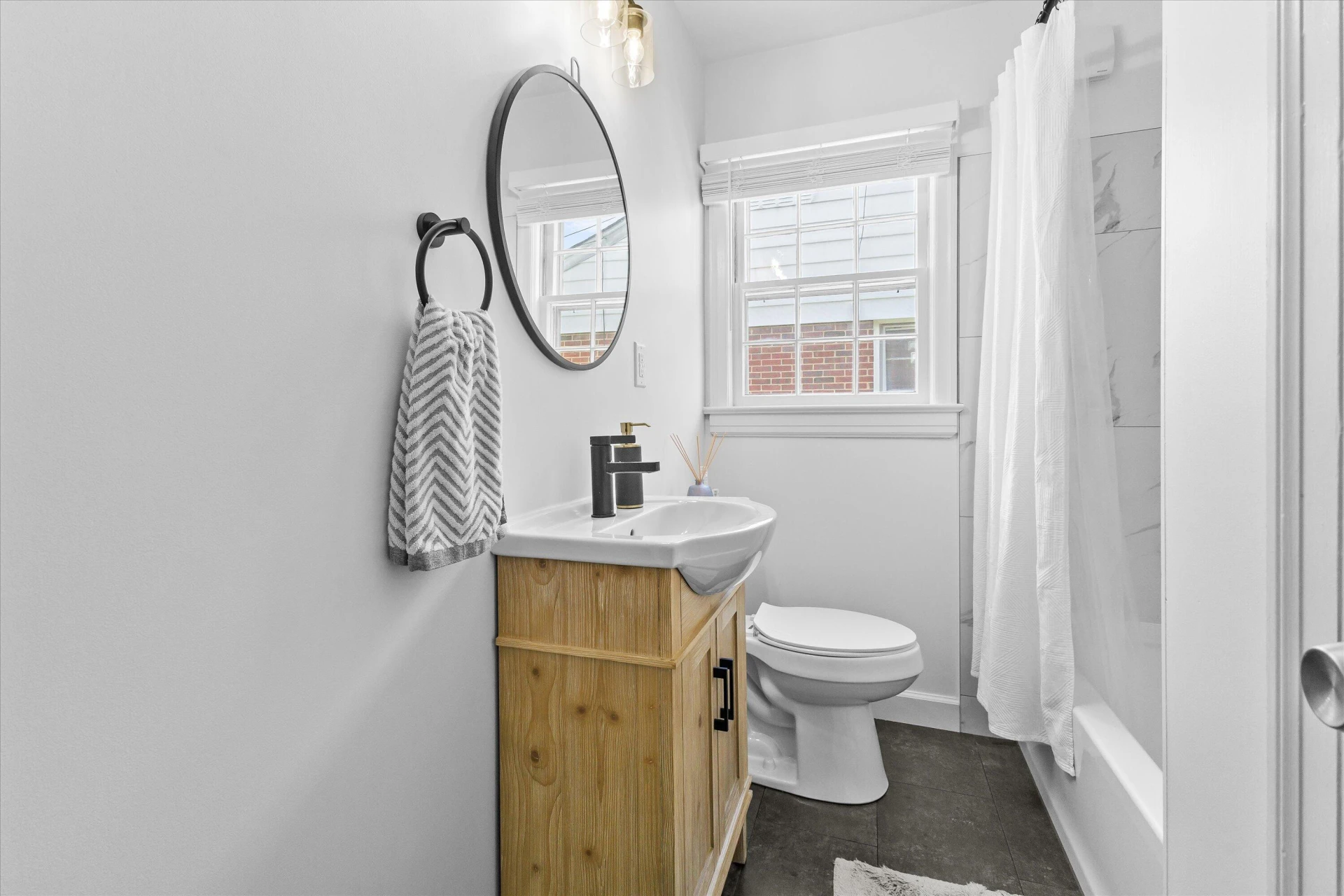 2650 Laburnum AVE SW - Photo 15