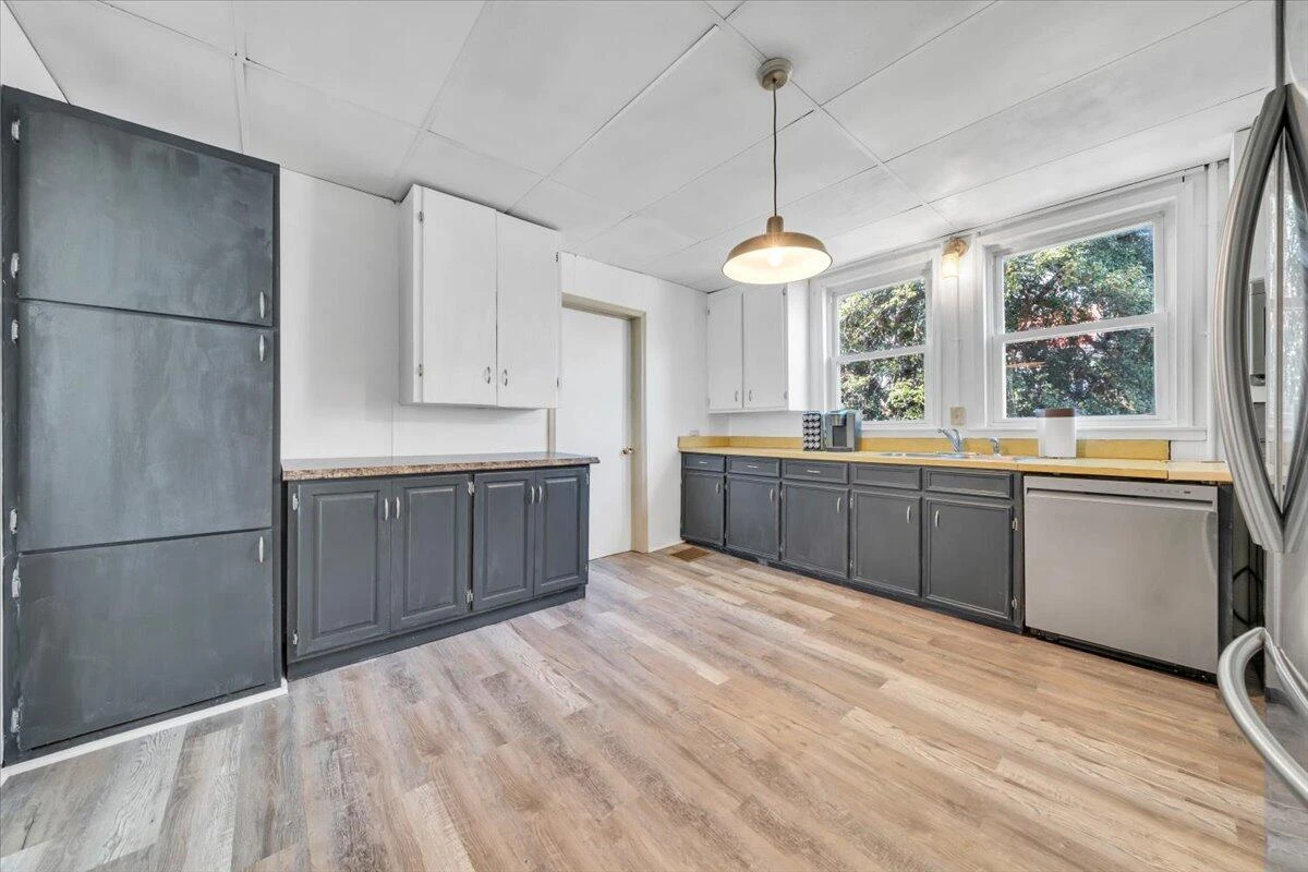 421 Jefferson AVE - Photo 14