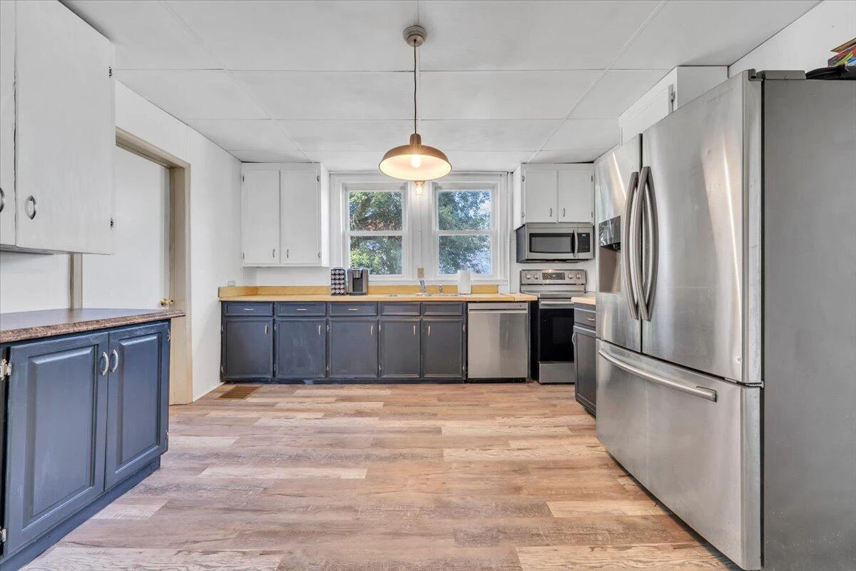 421 Jefferson AVE - Photo 15