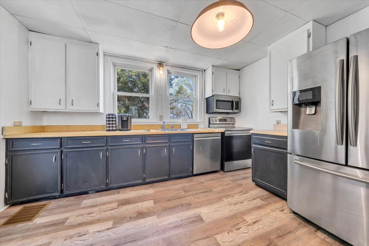 421 Jefferson AVE - Photo 16