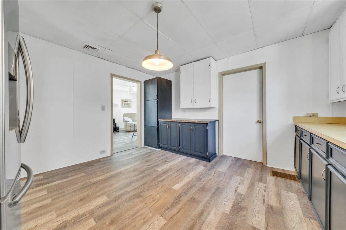 421 Jefferson AVE - Photo 18
