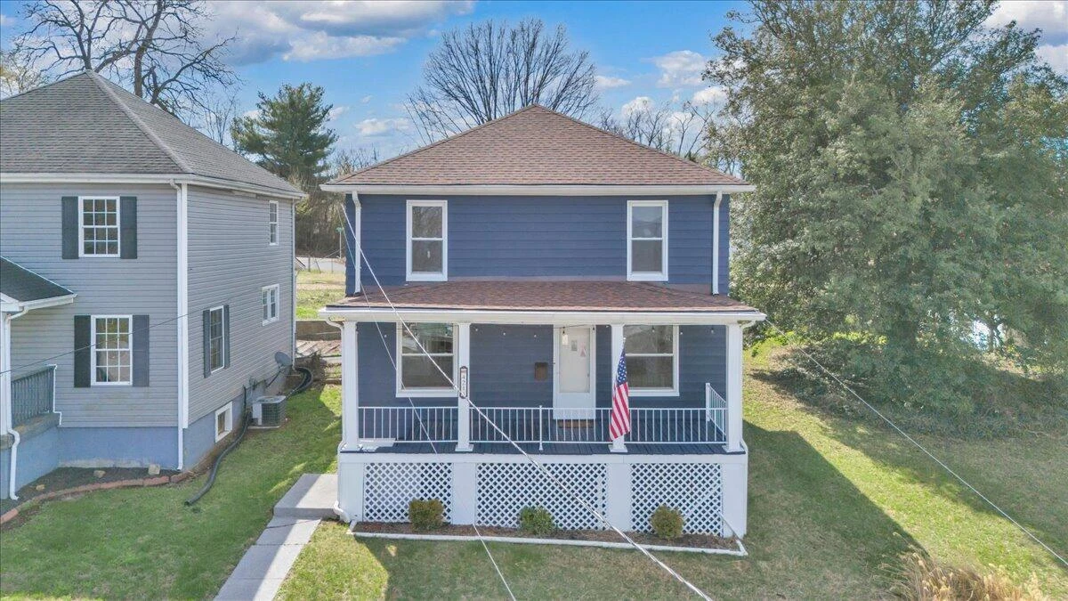 421 Jefferson AVE - Photo 2
