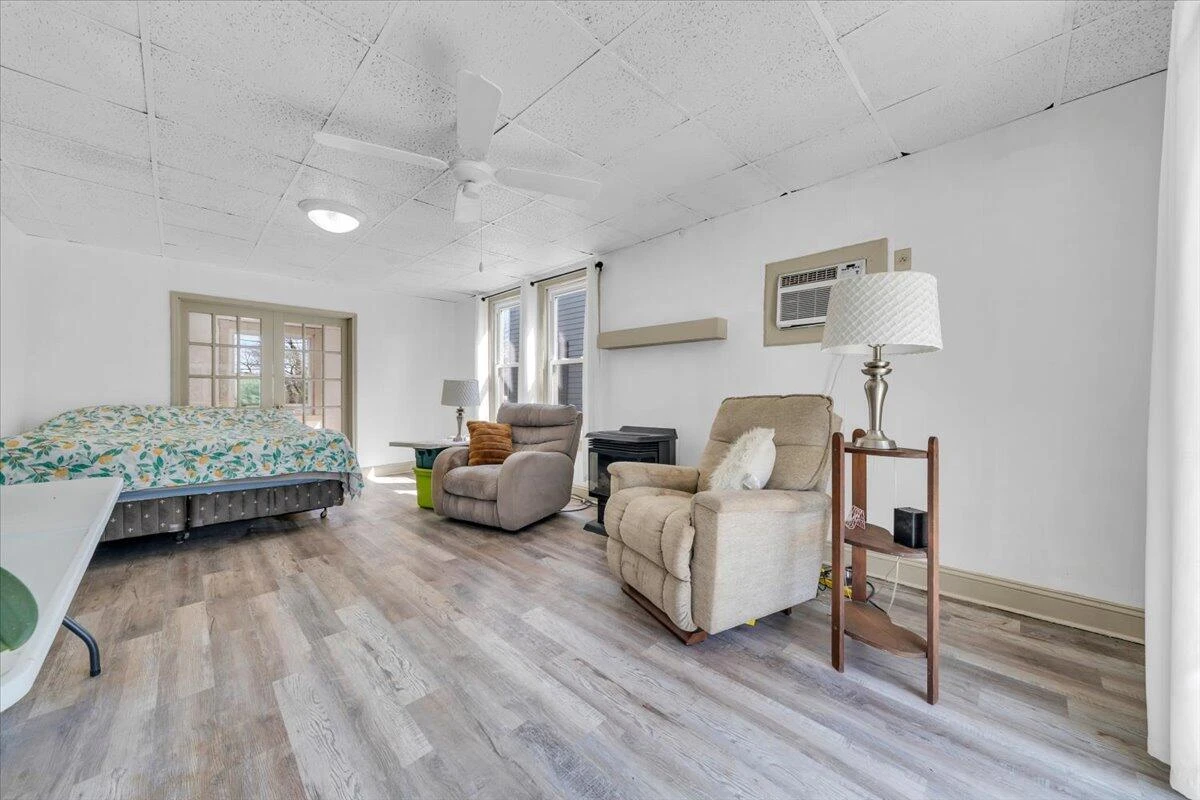 421 Jefferson AVE - Photo 23