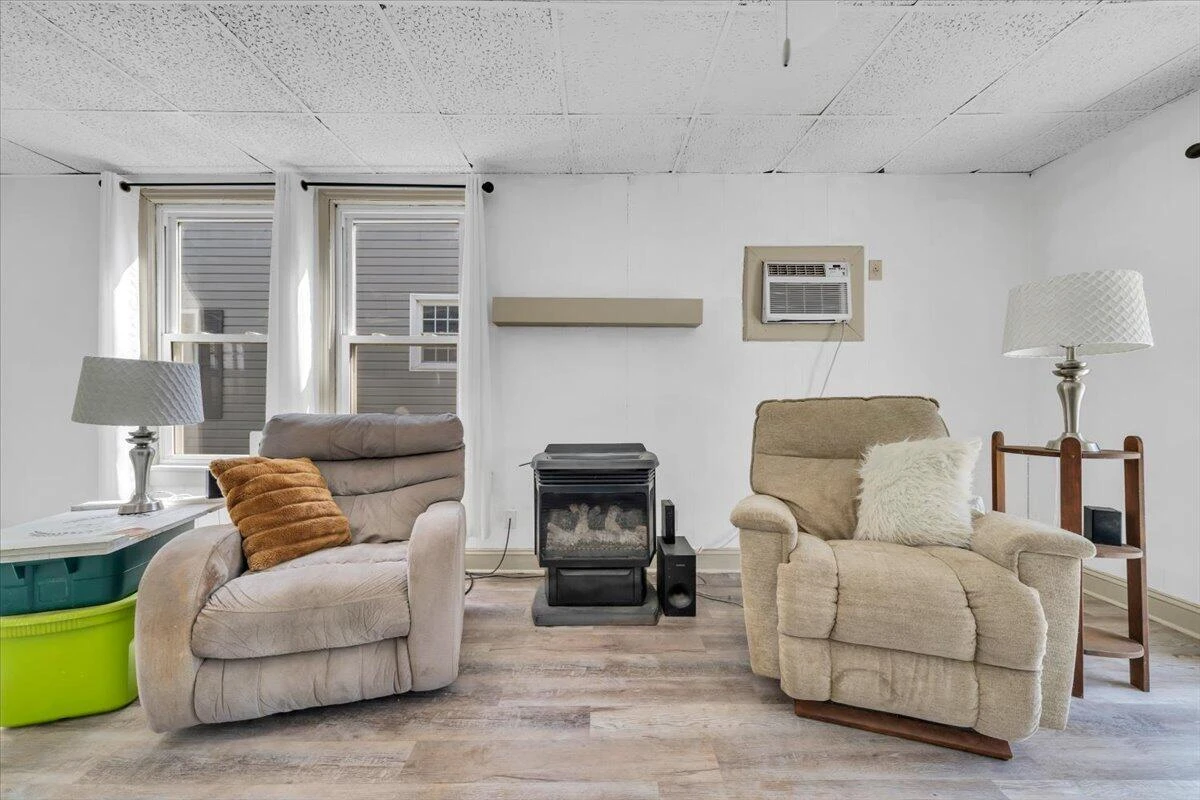 421 Jefferson AVE - Photo 24