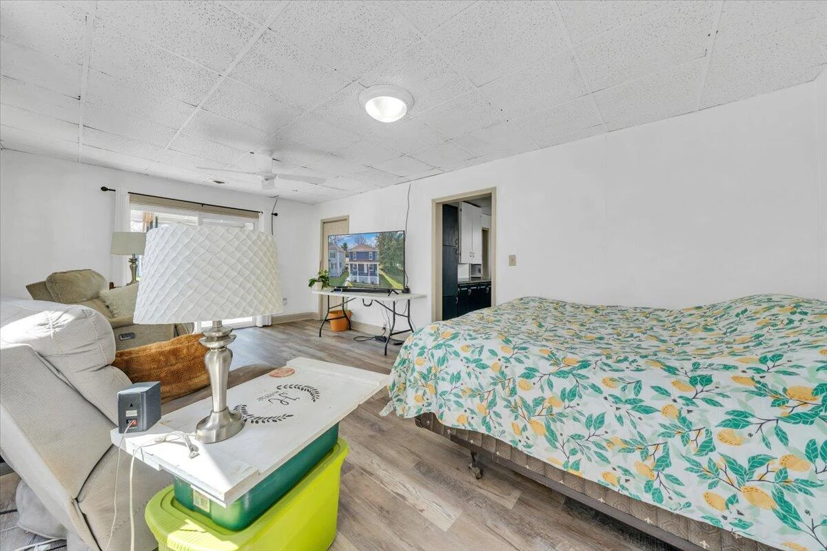 421 Jefferson AVE - Photo 25