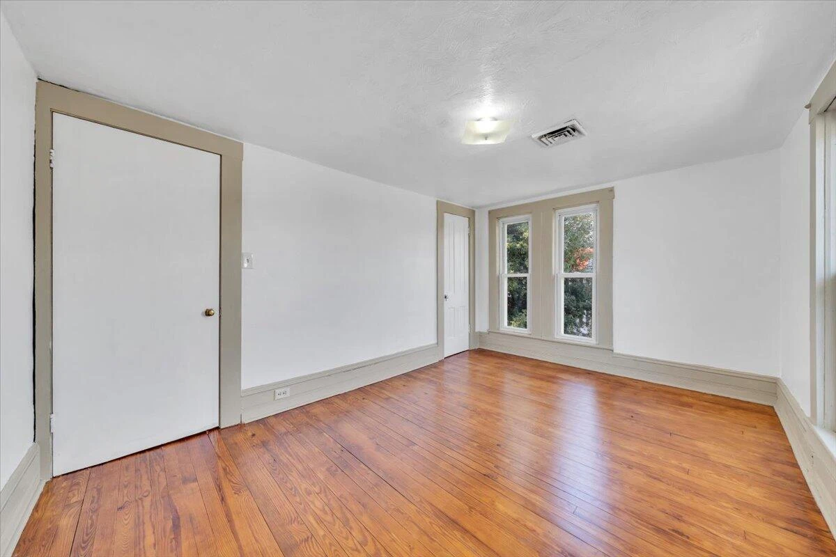 421 Jefferson AVE - Photo 28