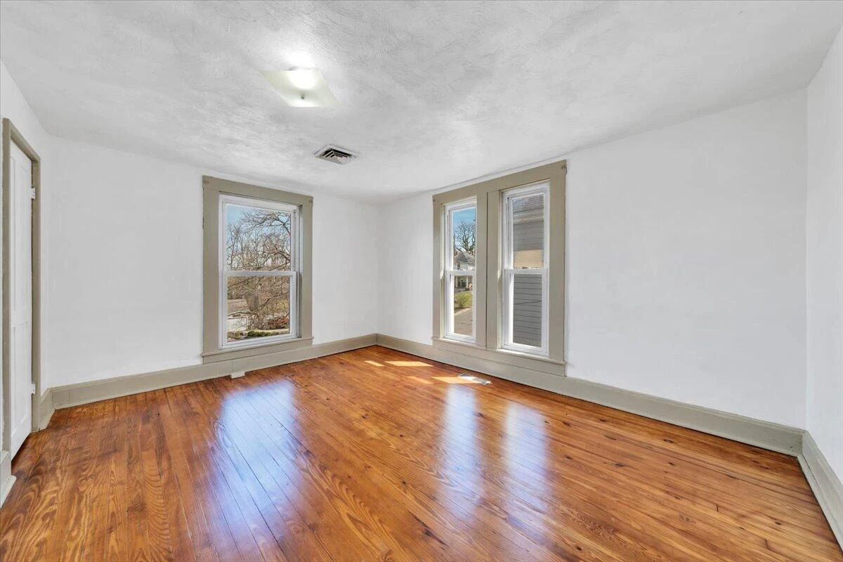 421 Jefferson AVE - Photo 30