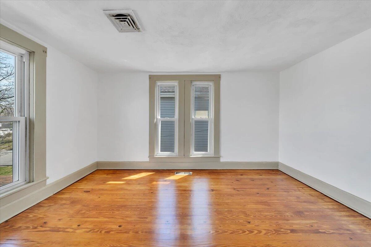 421 Jefferson AVE - Photo 32