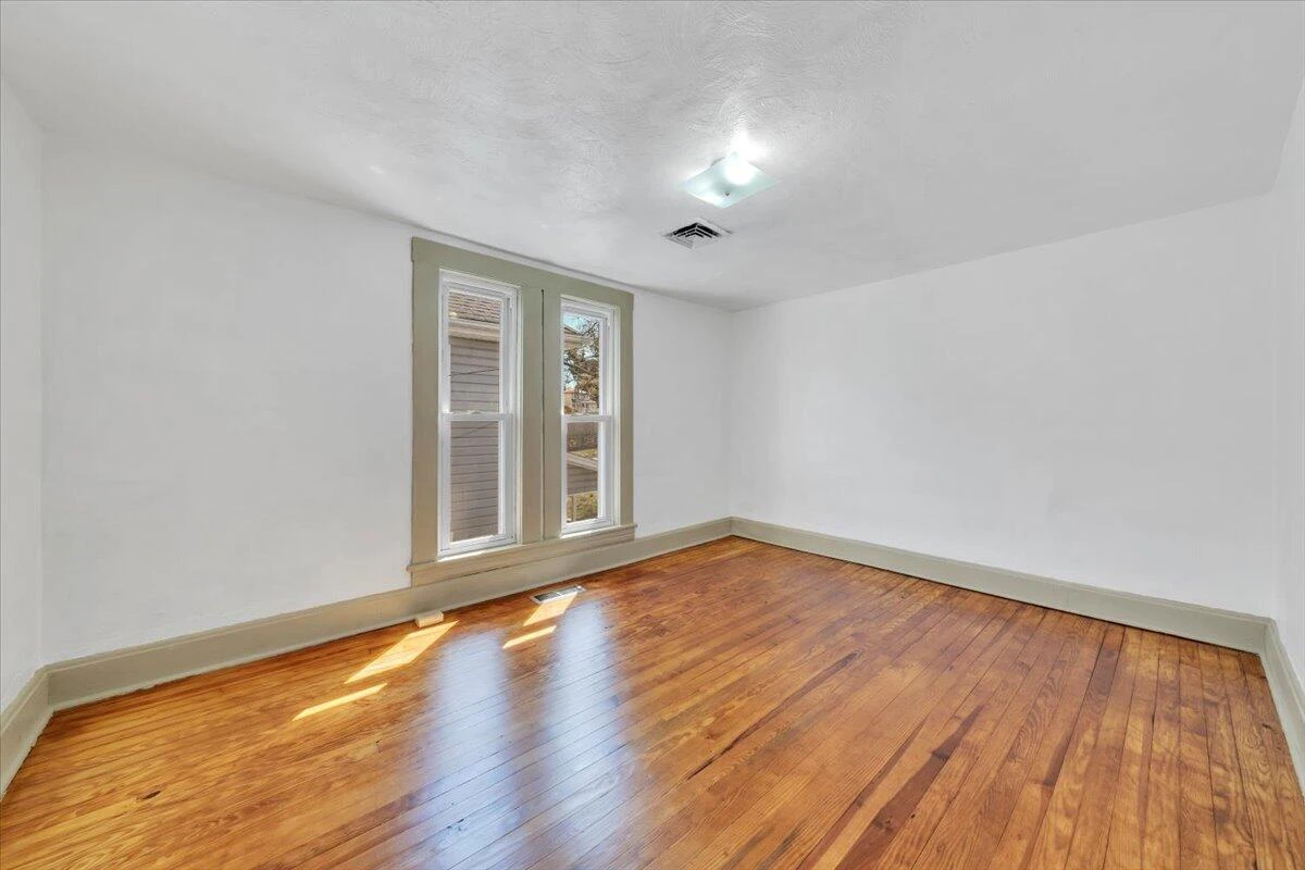 421 Jefferson AVE - Photo 34
