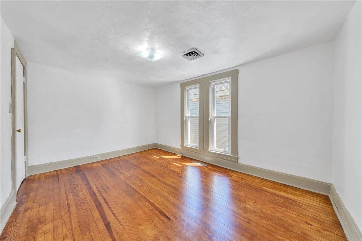 421 Jefferson AVE - Photo 36
