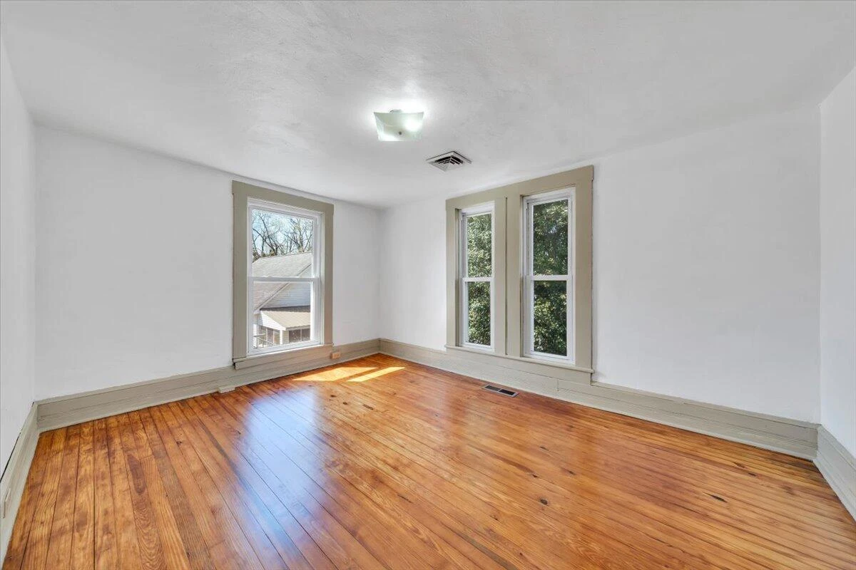 421 Jefferson AVE - Photo 37