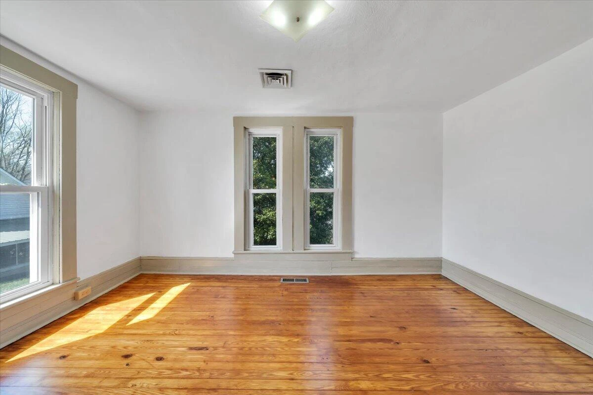 421 Jefferson AVE - Photo 38