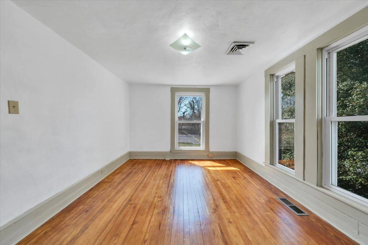 421 Jefferson AVE - Photo 39
