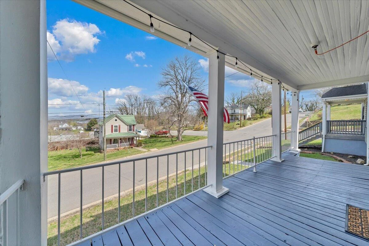 421 Jefferson AVE - Photo 4