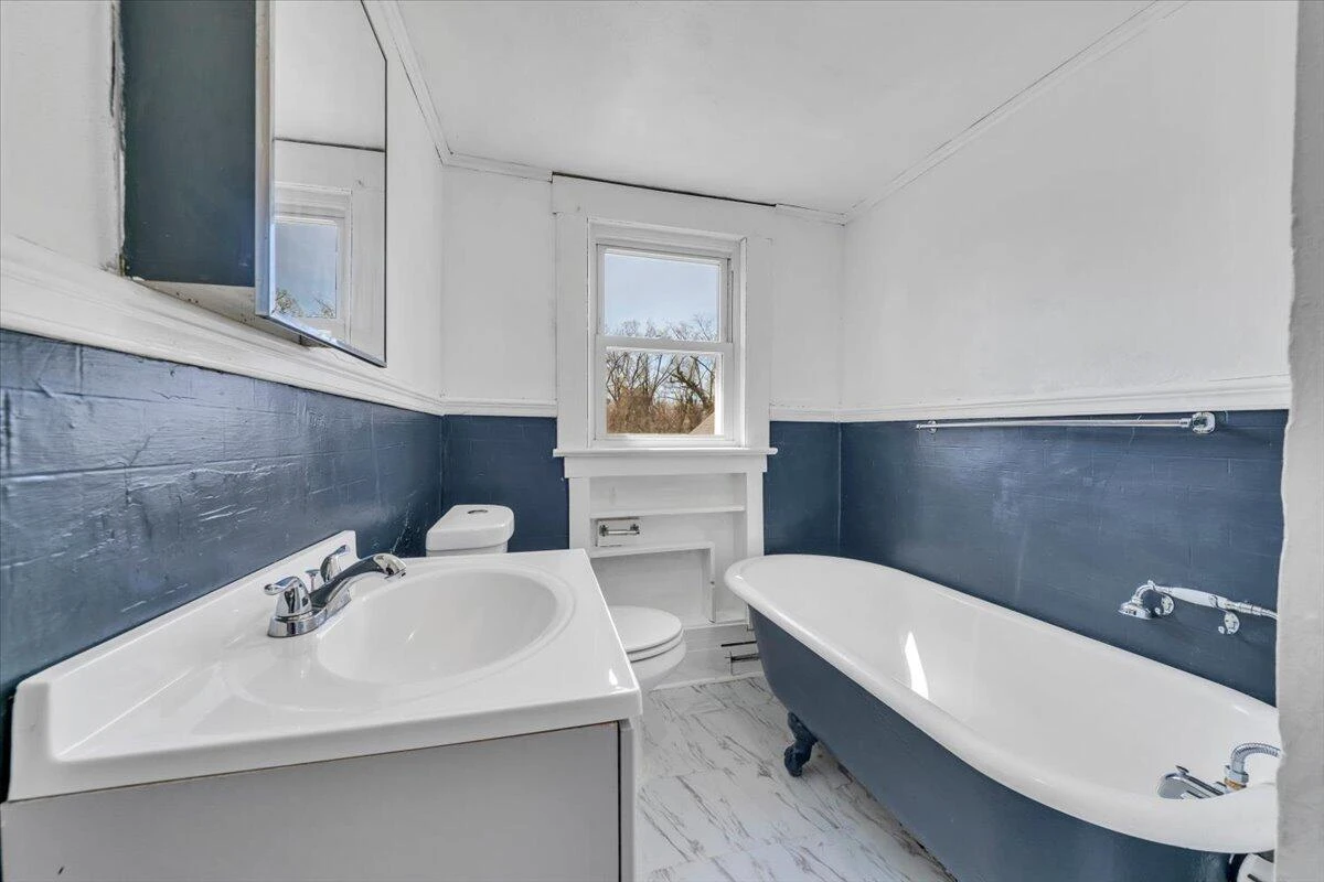 421 Jefferson AVE - Photo 40