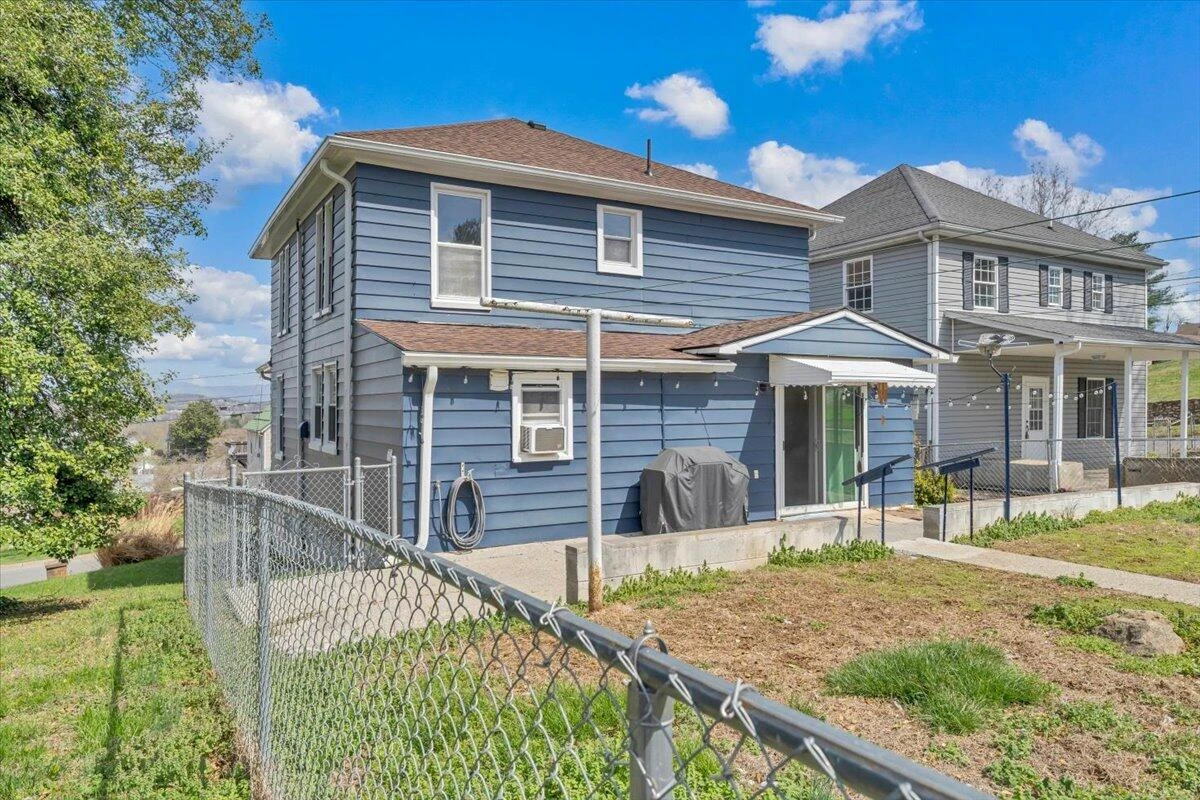 421 Jefferson AVE - Photo 44